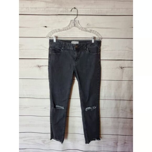 Denim - Free People Black Distressed Skinny Jeans Size 28